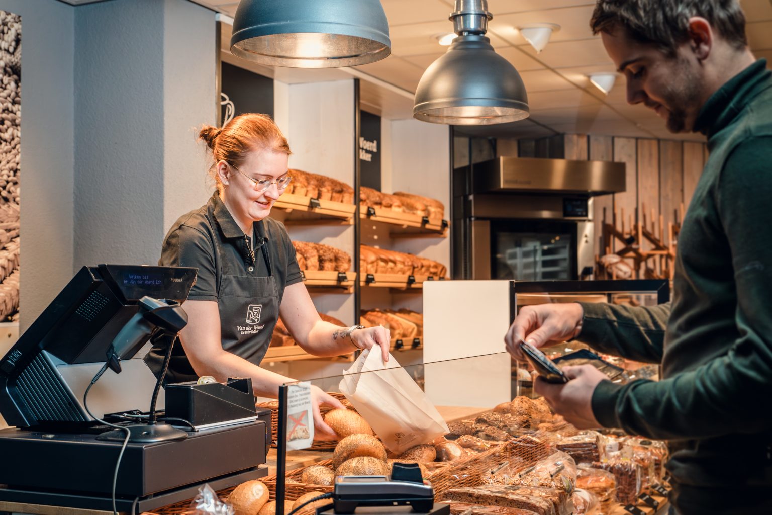 Aan het werk bij Echte Bakker van der Woerd